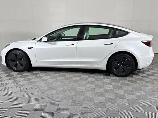 Pearl White Multi-Coat 2023 Tesla Model 3 Standard Range