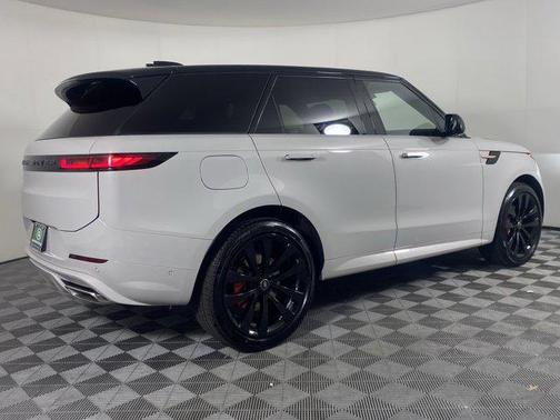 2025 Land Rover Range Rover Sport SE
