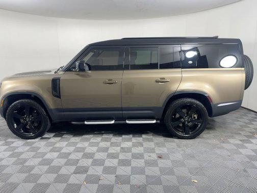 2023 Land Rover Defender 130 SE