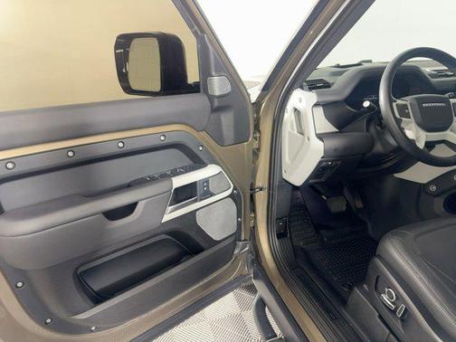 2023 Land Rover Defender 130 SE