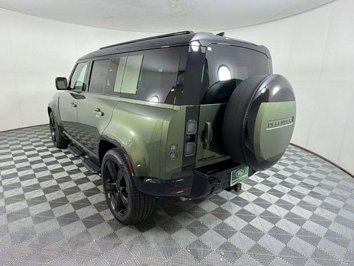 Woolstone Green Metallic 2026 Land Rover Defender P400 X-Dynamic SE
