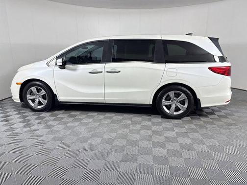White Diamond Pearl 2018 Honda Odyssey EX-L