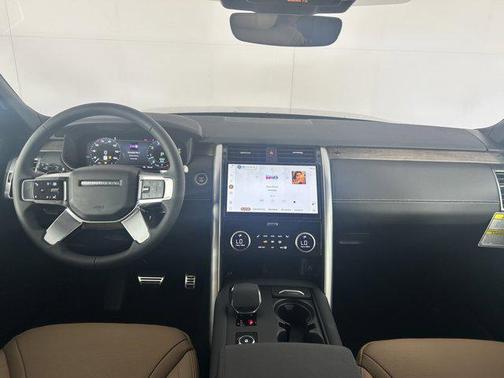 2025 Land Rover Discovery P360 Dynamic SE