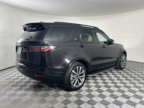 2025 Land Rover Discovery P360 Dynamic SE