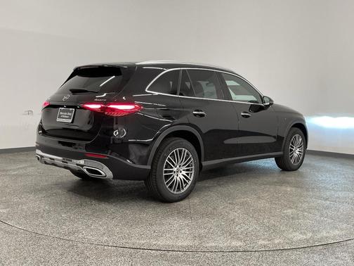 2026 Mercedes-Benz GLC 300 4MATIC