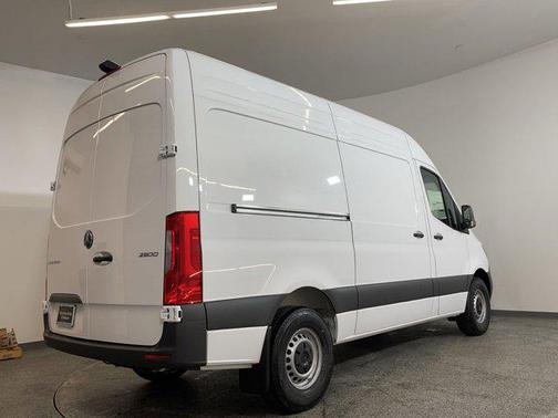 2025 Mercedes-Benz Sprinter 2500 Standard Roof