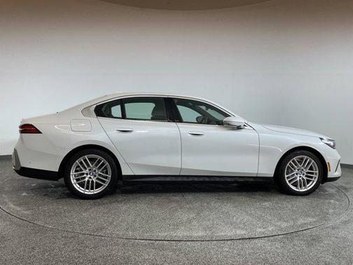 2025 BMW 530 i