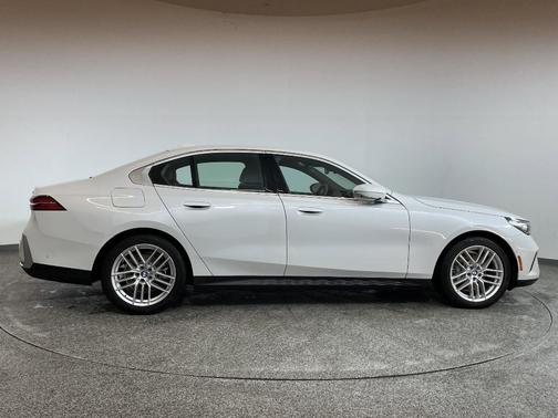 2025 BMW 530 i