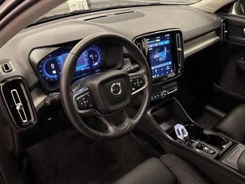 Onyx Black Metallic 2025 Volvo XC40 B5 Plus Bright Theme