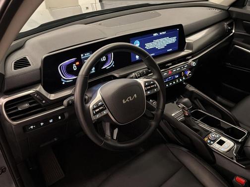 Everlasting Silver 2025 Kia Telluride S