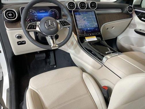 2025 Mercedes-Benz GLC 350e Base