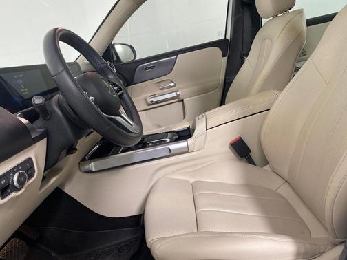 2022 Mercedes-Benz EQB 300 4MATIC