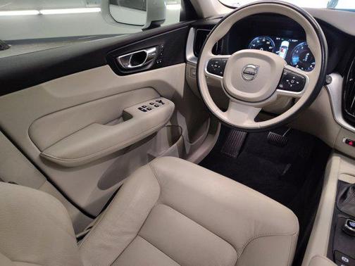 2018 Volvo XC60 T5 Momentum