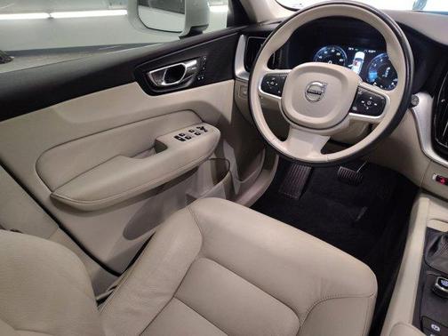 2018 Volvo XC60 T5 Momentum