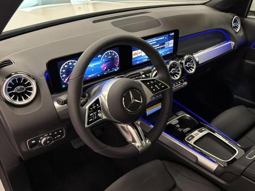 Polar White 2026 Mercedes-Benz GLB 250 Base
