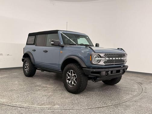 Azure Gray Metallic Tri-Coat 2024 Ford Bronco Badlands