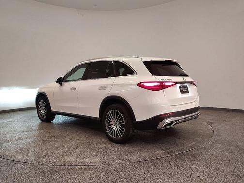 Polar White 2026 Mercedes-Benz GLC 300 Base