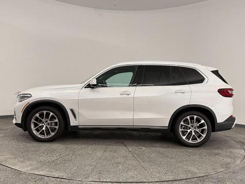 Mineral White Metallic 2022 BMW X5 xDrive40i