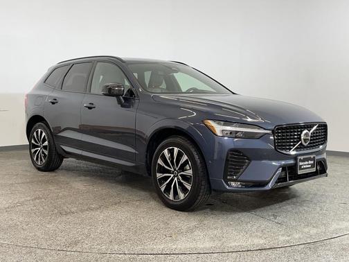 2023 Volvo XC60 B5 Plus Dark Theme