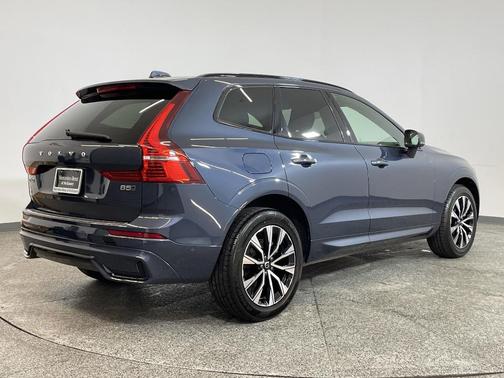 2023 Volvo XC60 B5 Plus Dark Theme