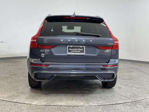 2023 Volvo XC60 B5 Plus Dark Theme