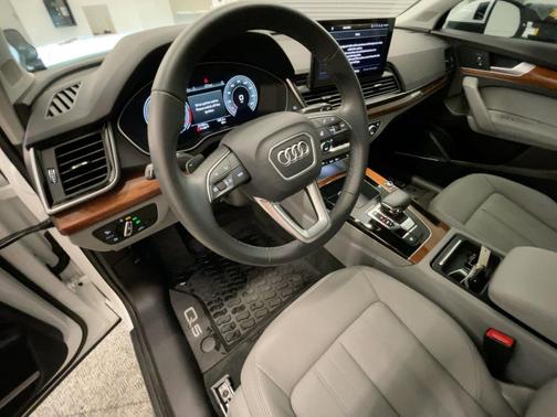 2022 Audi Q5 45 S line Premium Plus