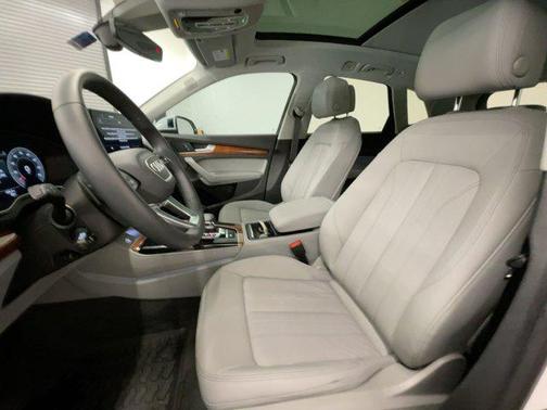 2022 Audi Q5 45 S line Premium Plus