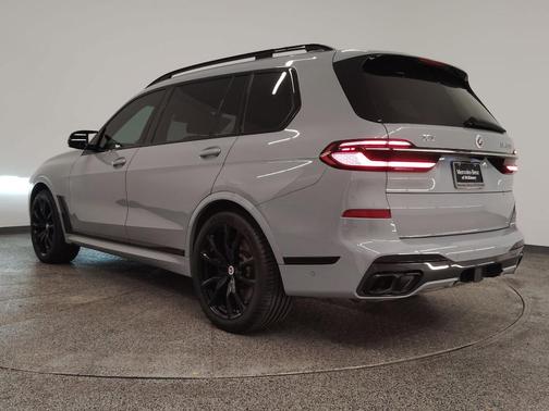 2023 BMW X7 M60i