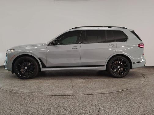 2023 BMW X7 M60i