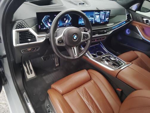 2023 BMW X7 M60i