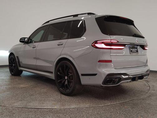 2023 BMW X7 M60i