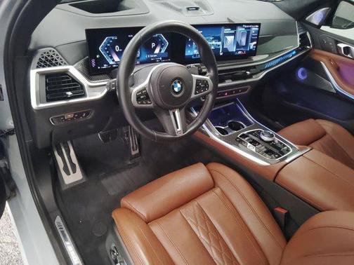 2023 BMW X7 M60i