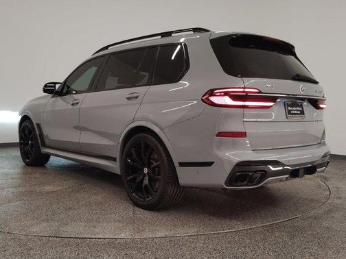 2023 BMW X7 M60i