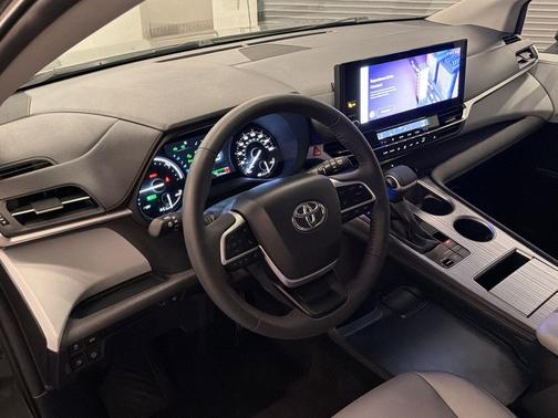 Cypress 2025 Toyota Sienna XLE