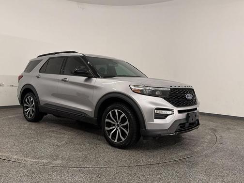 Iconic Silver Metallic 2022 Ford Explorer ST