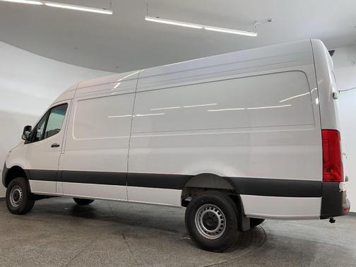 2025 Mercedes-Benz Sprinter 2500 High Roof