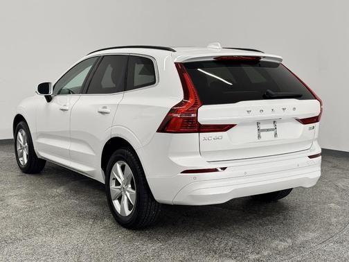 2022 Volvo XC60 B5 Momentum