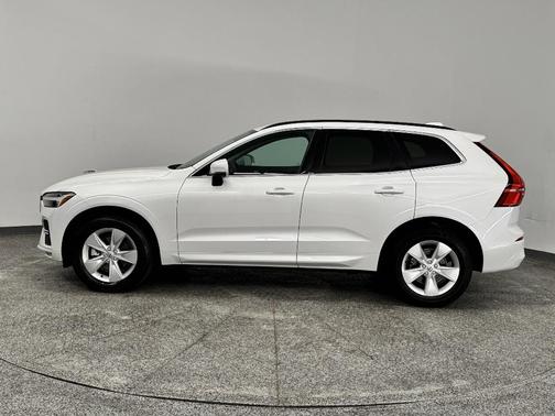 2022 Volvo XC60 B5 Momentum