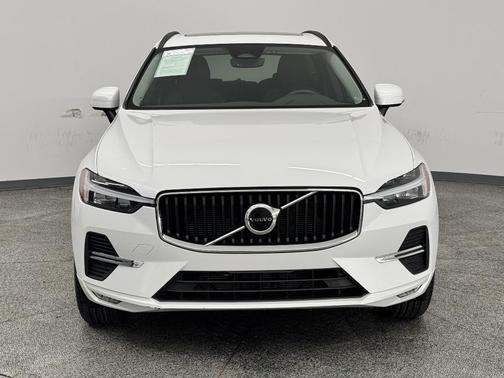 2022 Volvo XC60 B5 Momentum
