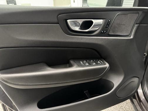 2022 Volvo XC60 B5 Inscription