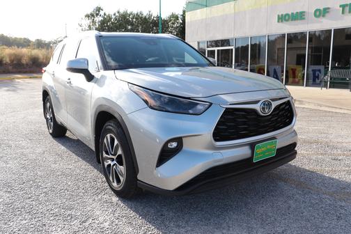 2022 Toyota Highlander Hybrid XLE