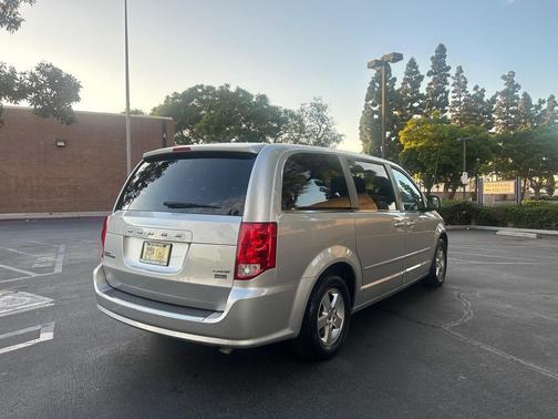 2012 Dodge Grand Caravan Crew