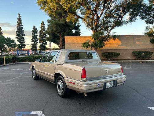 1993 Chrysler New Yorker Base