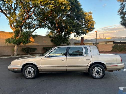1993 Chrysler New Yorker Base