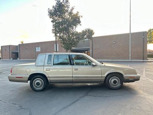 1993 Chrysler New Yorker Base