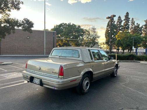 1993 Chrysler New Yorker Base