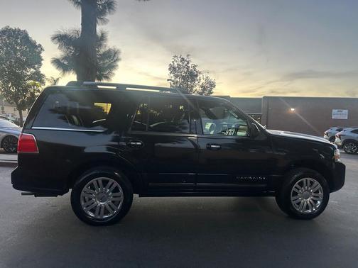 2013 Lincoln Navigator Base