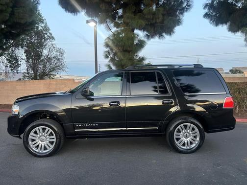 2013 Lincoln Navigator Base