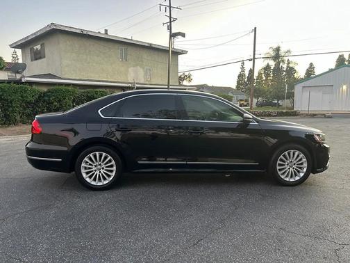 2016 Volkswagen Passat 1.8T SE w/Technology