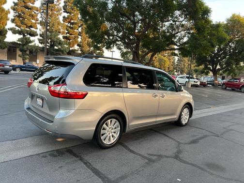 2017 Toyota Sienna XLE